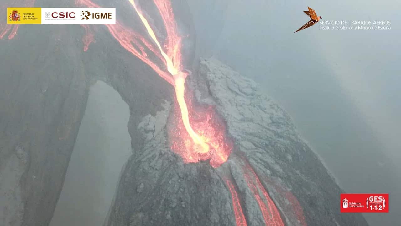 Vulcano Isole Canarie, immensa eruzione. Video