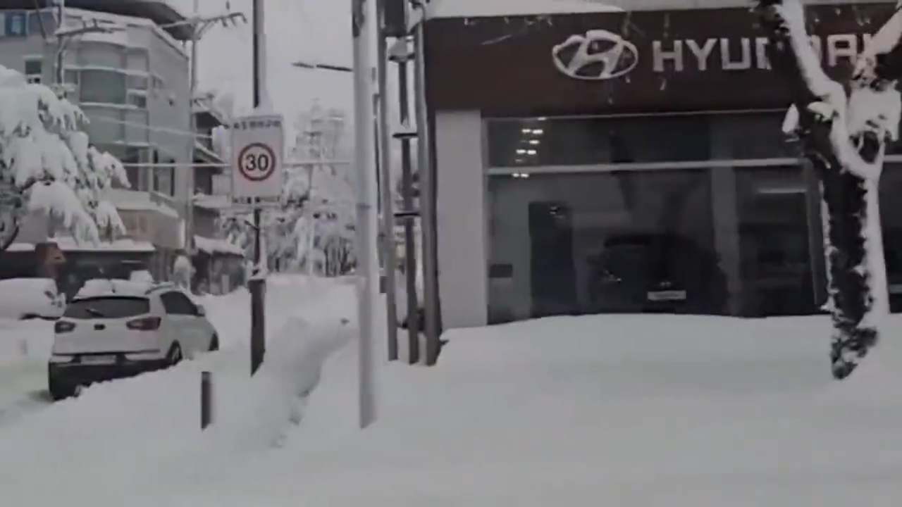 Corea del Sud, tempeste di neve a Natale alla latitudine di Palermo. Città paralizzate. Video meteo