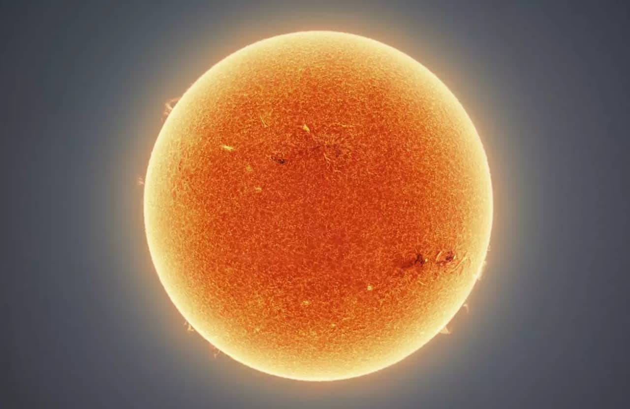 La foto del SOLE con dettaglio mai visto, composta da 150 mila fotogrammi
