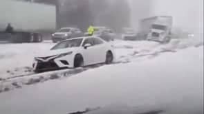 Kentucky incidenti a catena per la tempesta di neve e ghiaccio. Video Meteo