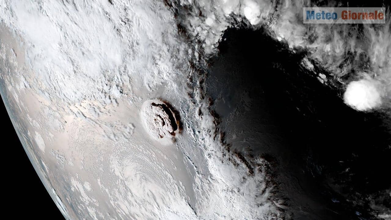 Tonga, disastrosa esplosione vulcanica vista dal Meteosat. Video