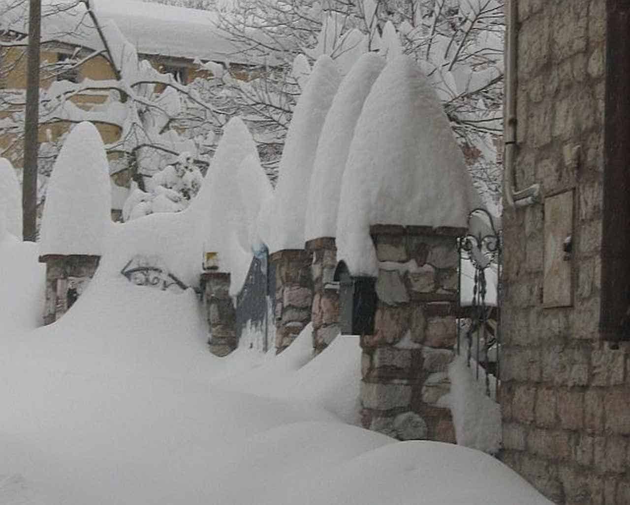 Incredibile accumulo di neve a Frontone