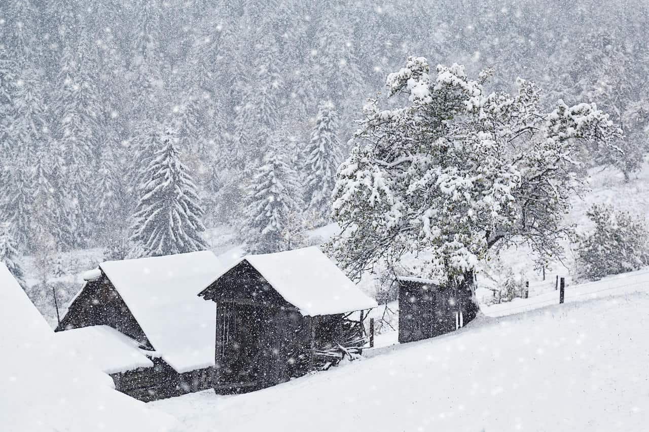 Torneranno panorami invernali in montagna