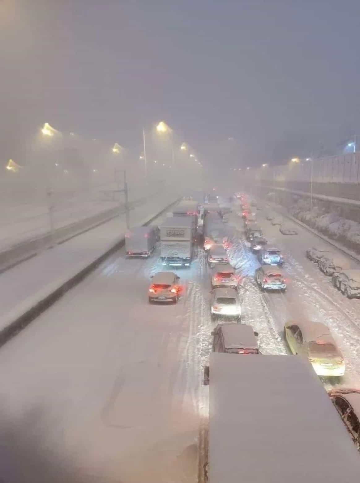 traffico paralizzato ad atene 1