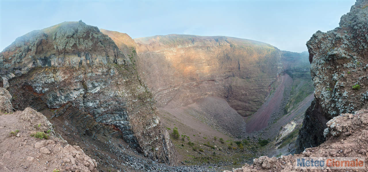 Veduta del Vesuvio, di Napoli, e parziale del Golfo omonimo. Credit © Thomas Lenne dreamstim