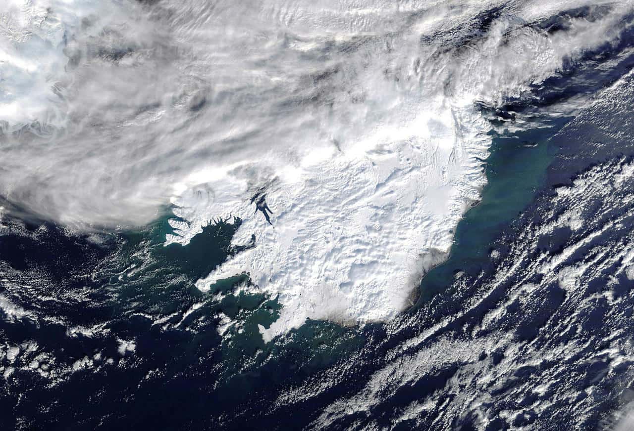 Islanda, un Febbraio di condizioni meteo eccezionalmente avverse: ghiaccio, neve, fulmini, pioggia