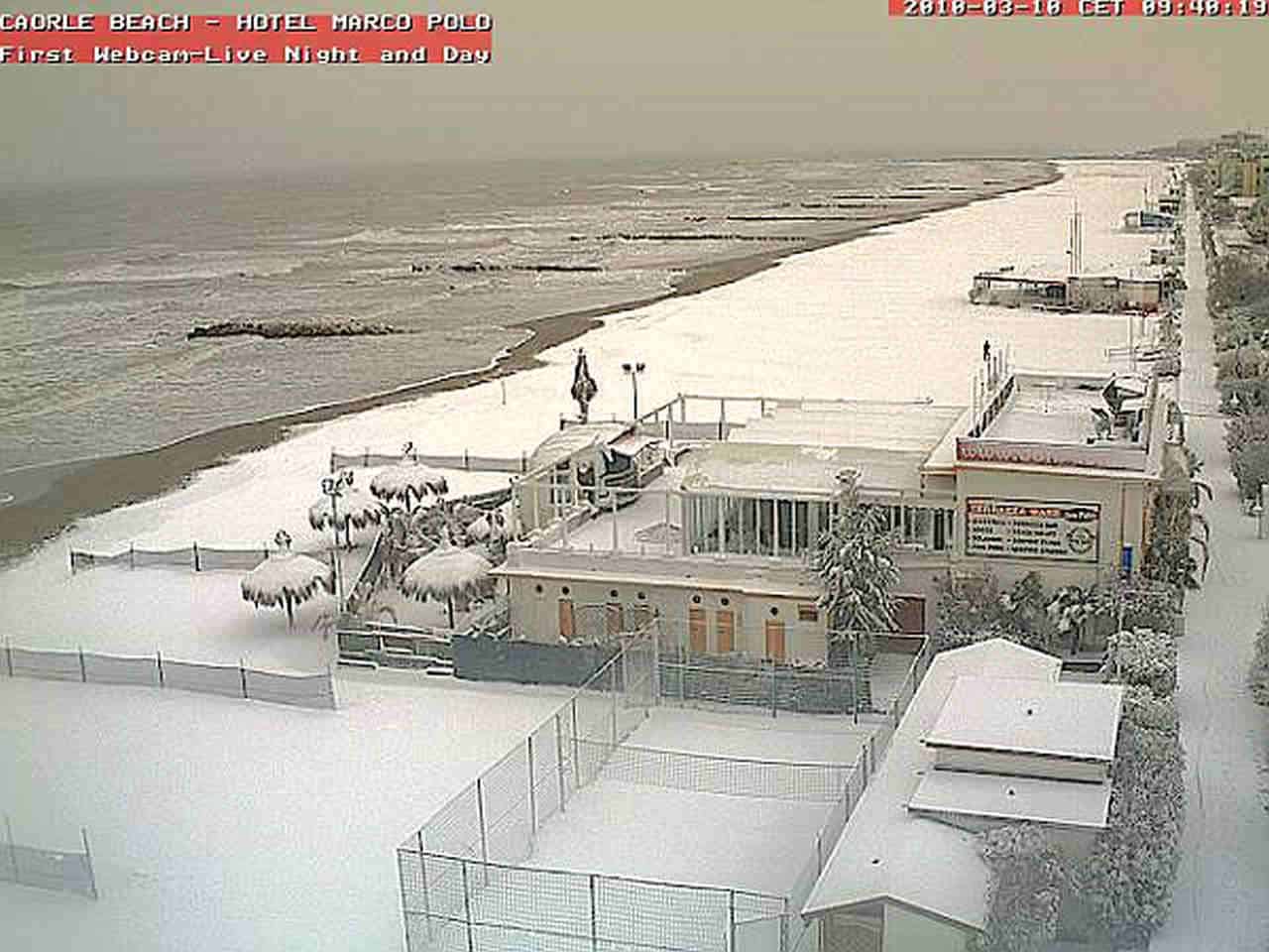 Neve fin sul mare a Marzo