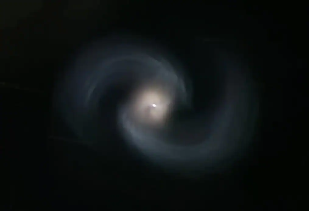 Misteriose nubi a spirale nei cieli notturni americani