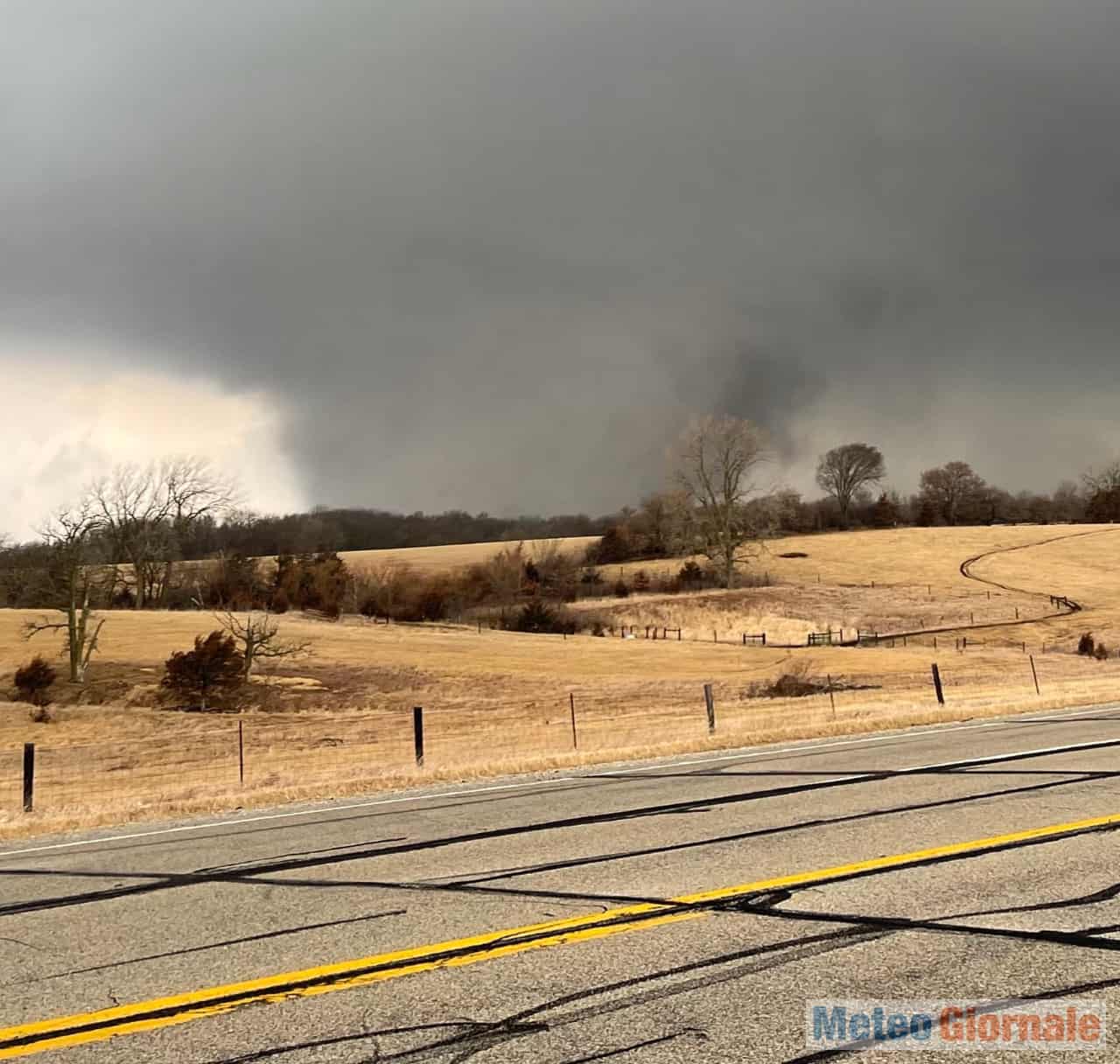 Immagini delle devastanti grandinate e tornado nello Iowa, Stati Uniti d’America
