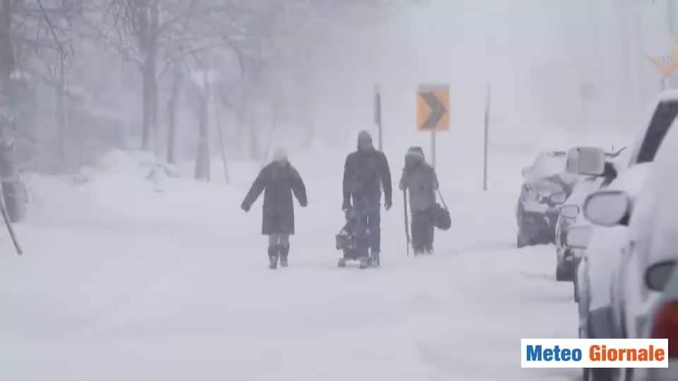 Canada, nevicate fuori stagione sotto forma di blizzard invernali. Video meteo