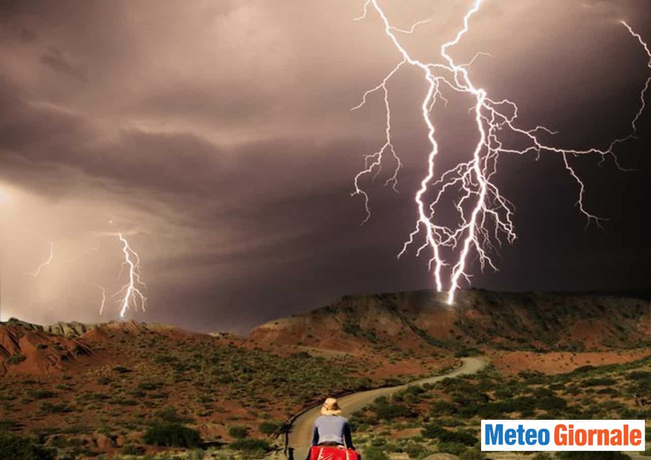 Meteo: inizia la stagione dei TEMPORALI e dei FULMINI. Come evitare rischi
