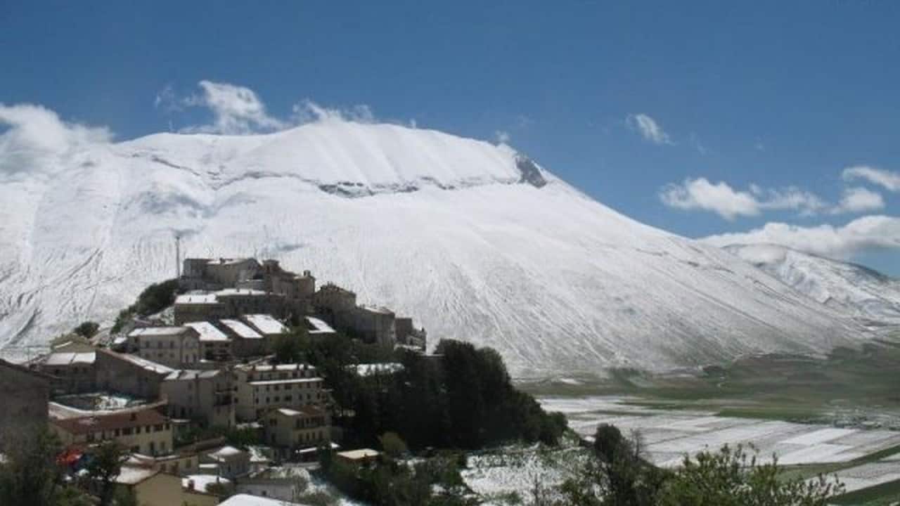 Meteo di fine Maggio con NEVE a quote basse, l’incredibile evento