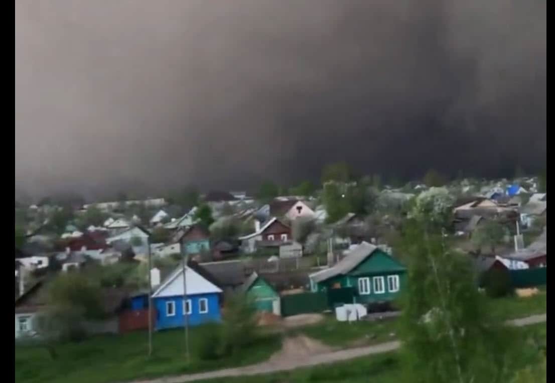 Cielo diventa STRANO al confine tra UCRAINA e Russia, BIELORUSSIA.  Video meteo