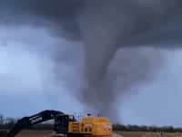 TORNADO giganti in America. Video meteo di un F3