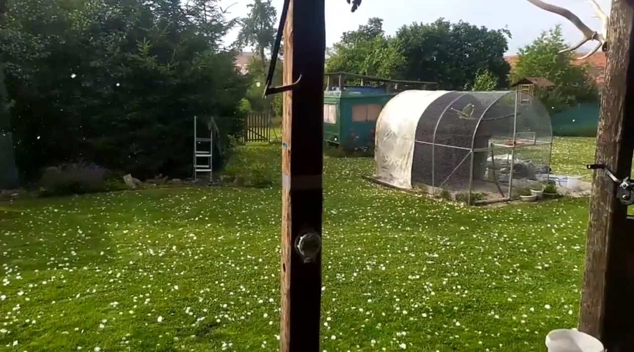 Devastanti grandinate in atto nel Nord-Ovest italiano. Peggioramento. Video Meteo