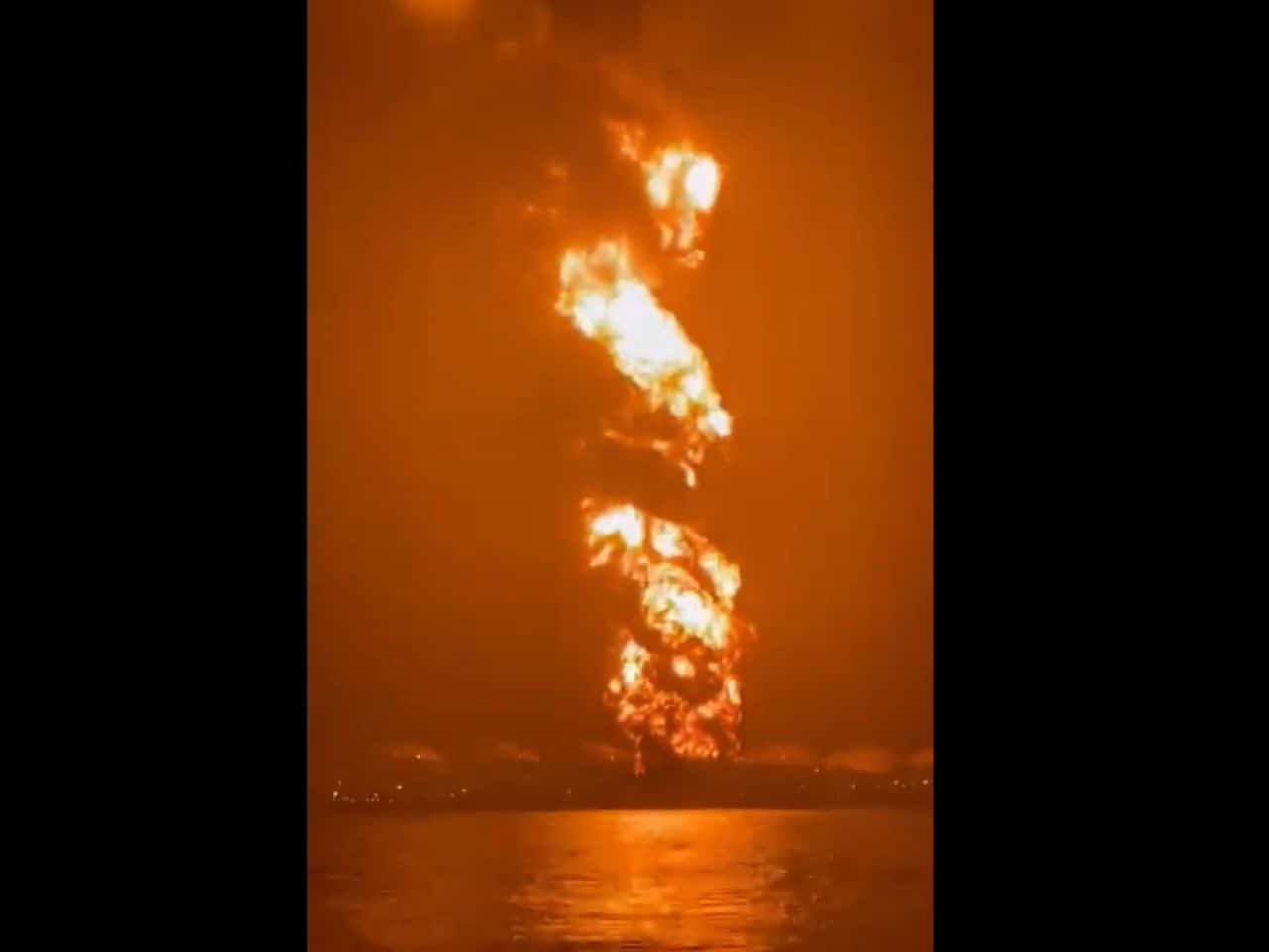 Un fulmine ha causato un incendio nel deposito petrolifero cubano. 17 vigili del fuoco sono scomparsi. Centinaia di feriti.