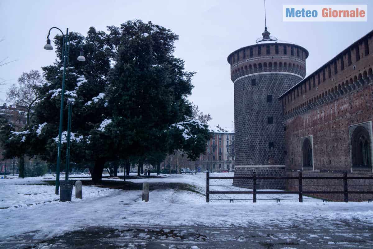 Meteo Milano, la neve. Foto inedite della città imbiancata