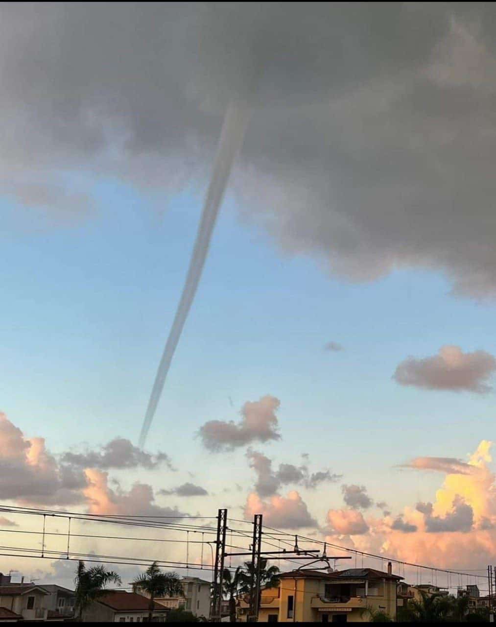 Cielo inquietante a Capo d’Orlando, Messina