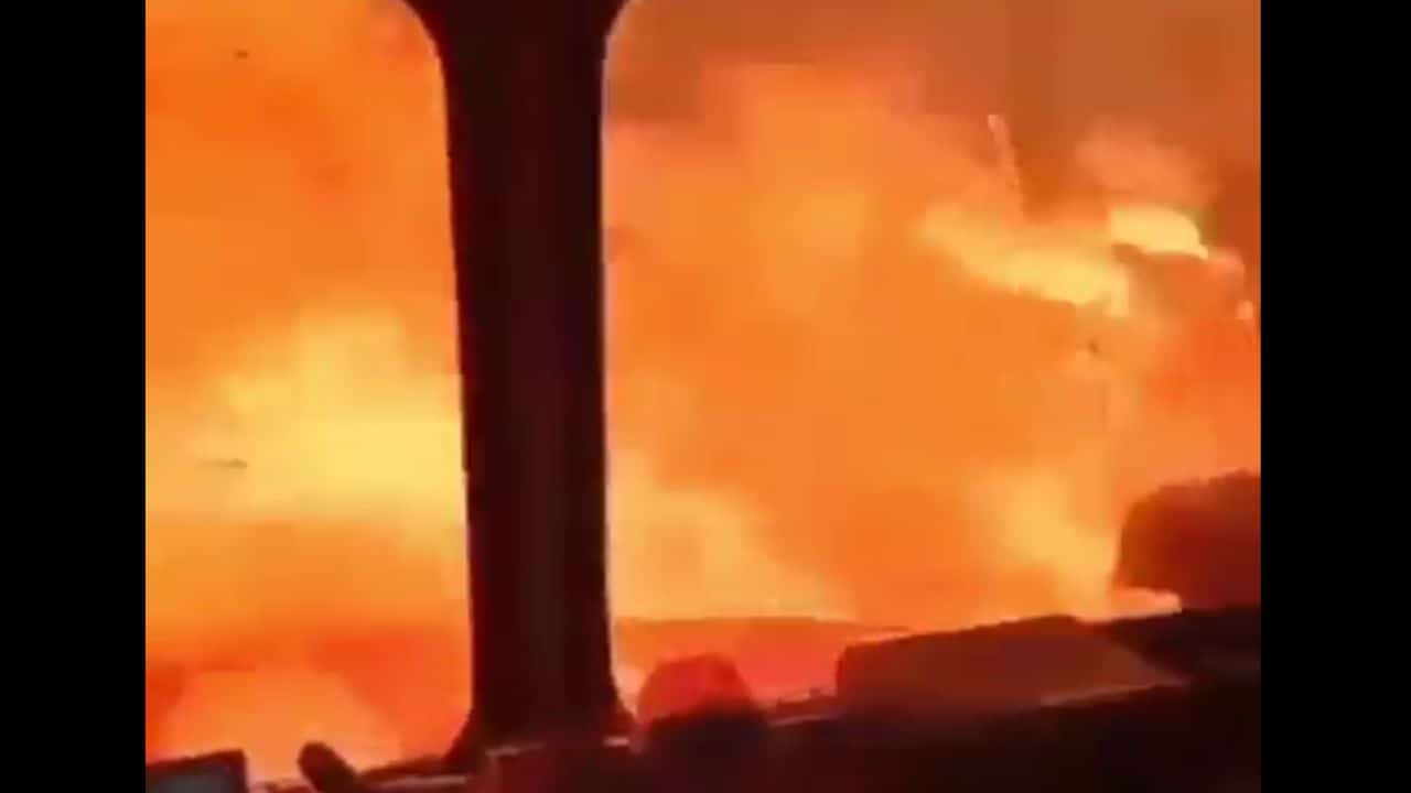 Russia, fiamme. Vigili del fuoco rischiano di esserne coinvolti. Video devastante