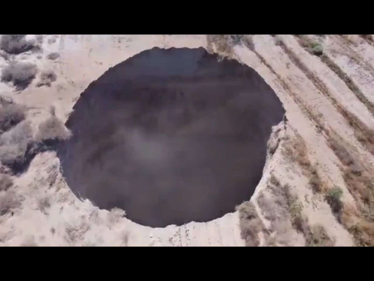 Si apre voragine di 25 metri nel deserto di Atacama in Cile. Video