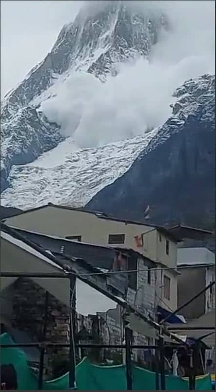 Valanga in un villaggio dell’Himalaya. Video