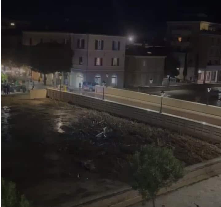 Marche, Senigallia pochi istanti prima dell’alluvione lampo. Video Meteo
