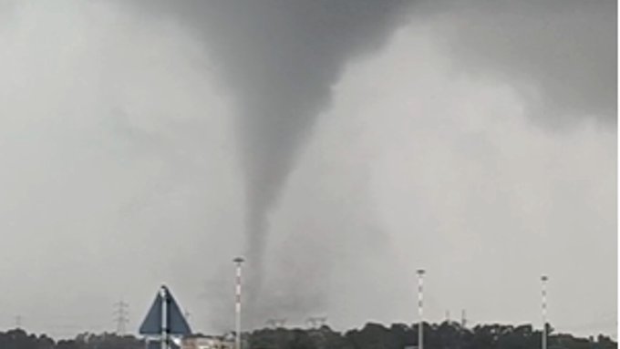 Tornado si abbatte nell’area di Civitavecchia. Video meteo
