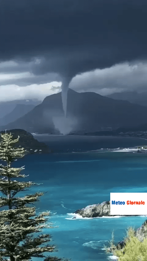 Tornado tromba marina, Calabria. Video meteo