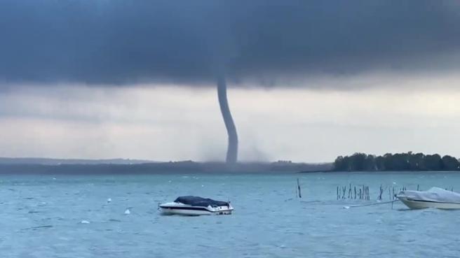 Enorme tromba d’acqua sul Lago di Garda. Video meteo