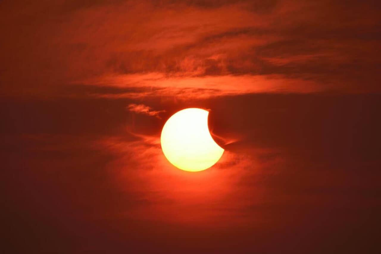 Eclissi di sole in arrivo il 25 ottobre: quanto vedremo oscurato il sole