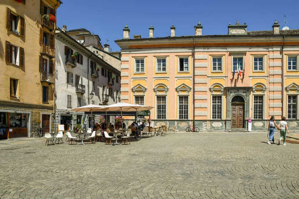 Meteo AOSTA: niente autunno, temperature elevate, mentre attorno al sole