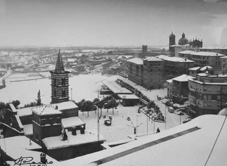 piazza caduti 1.2.1963 foto Goliardo