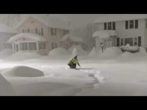 Svezia nevicate esagerate, da quelle parti la neve non cade mai così abbondante. Video