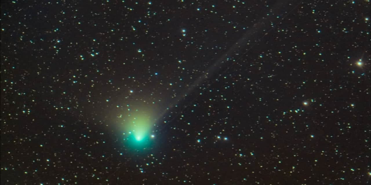 La spettacolare Cometa Verde visibile eccezionalmente in queste notti dalla Terra anche ad occhio nudo