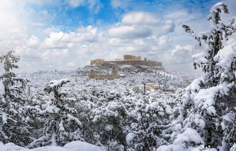 Meteo, Grecia neve sino ad Atene. Chiuse le autostrade attorno alla città