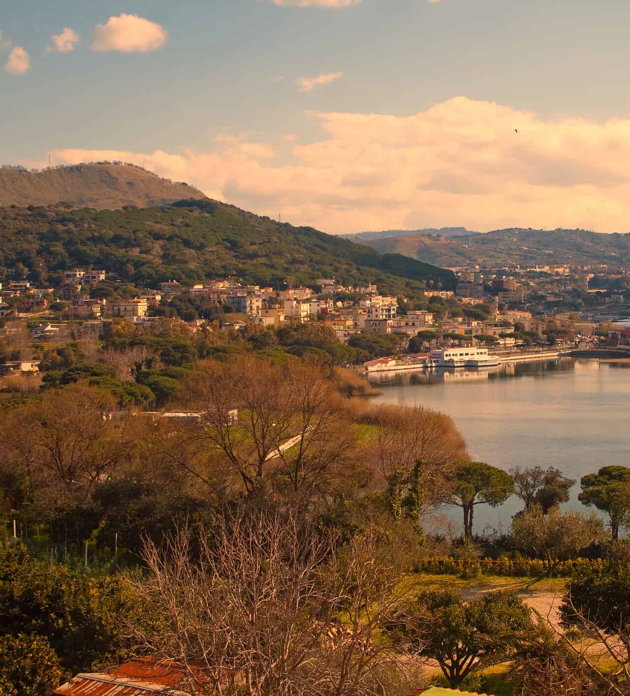 Campania, Napoli, non solo il Vesuvio, ma soprattutto i Campi Flegrei come i rischio vulcanico 30 Campania, Napoli, non solo il Vesuvio, ma soprattutto i Campi Flegrei come i rischio vulcanico