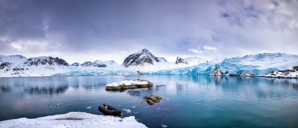 Viaggio alle Isole Svalbard: Prepararsi per un’Esperienza Unica in un Paesaggio Polare Incontaminato!