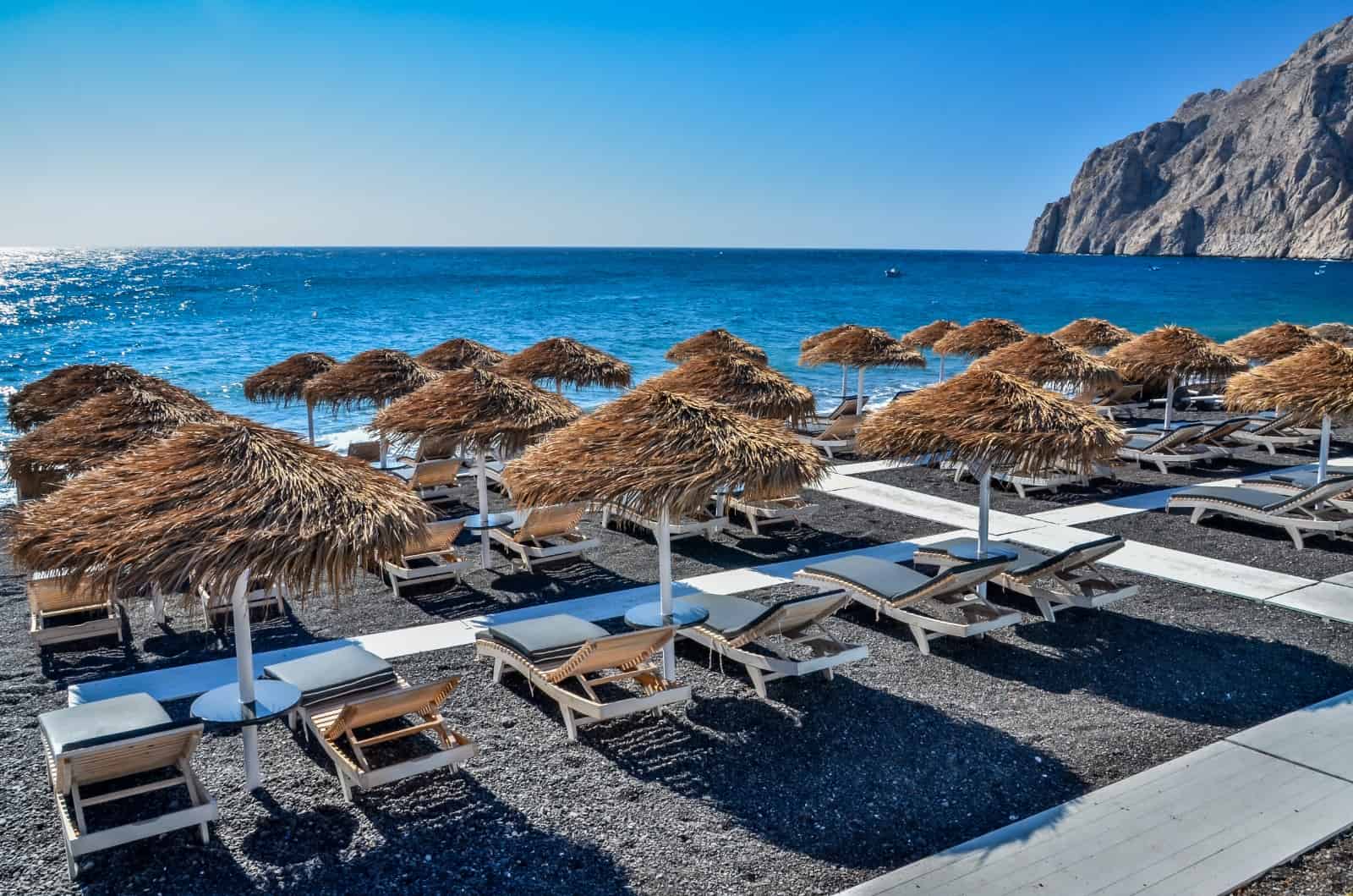 Pronto per partire? Scopri la magia di Santorini ad Aprile: tutti i segreti da non perdere! 4 perissa santorini grecia
