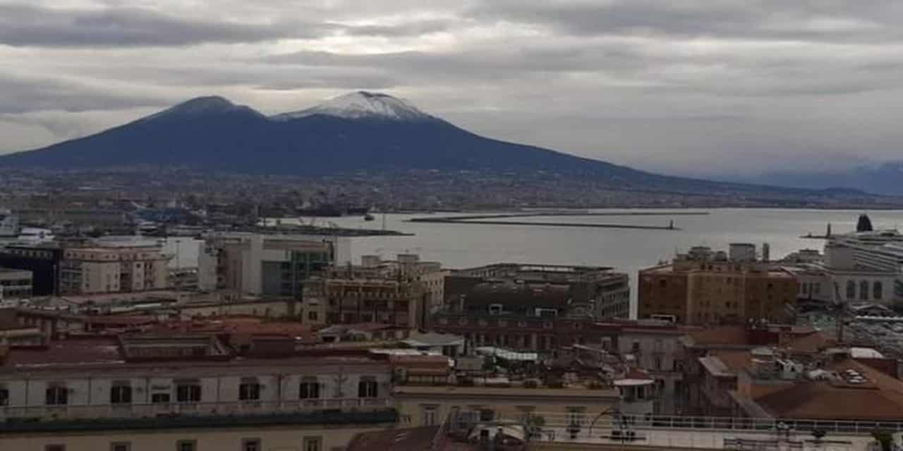 Meteo: la neve di Pasqua imbianca persino il Vesuvio