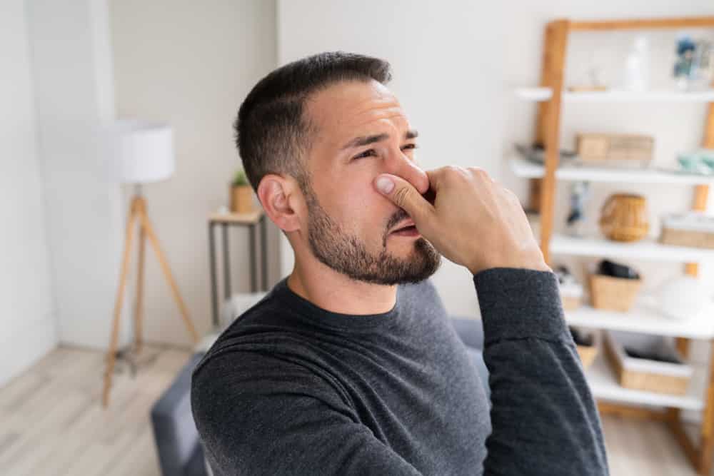 L’Odore dell’Invecchiamento a che età si manifesta? Cosa lo Causa e Come Contrastarlo