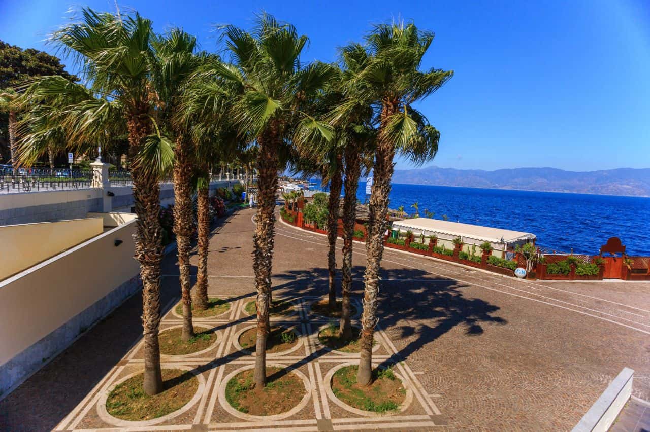 Meteo di aprile a Reggio Calabria: il dolce clima mediterraneo, temperature mitissime e poche piogge