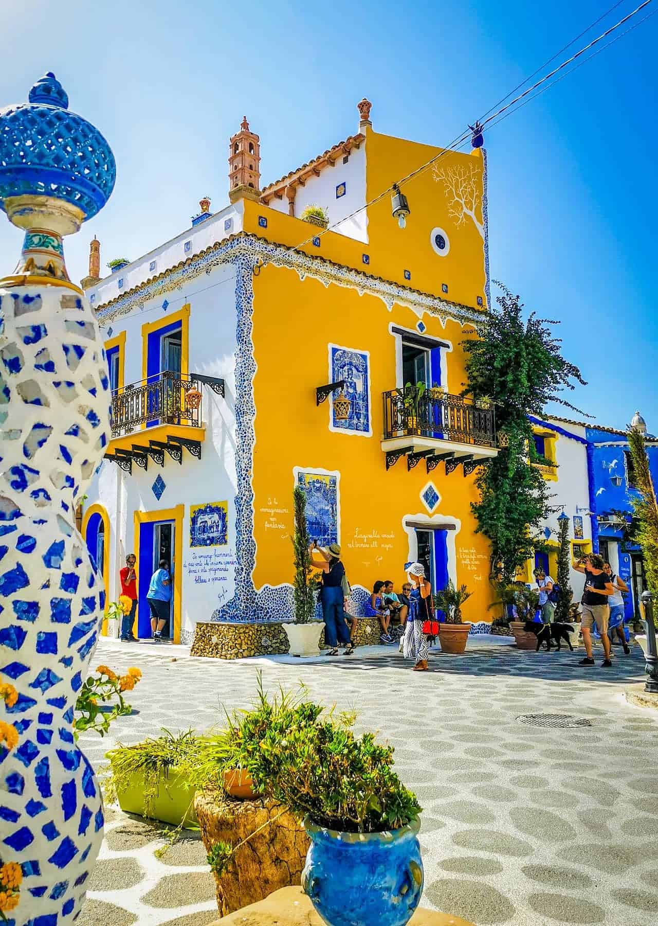 Scopri Borgo Parrini, una gioiello italiano che supera Mykonos in bellezza ed economia 27 Scopri Borgo Parrini, una gioiello italiano che supera Mykonos in bellezza ed economia
