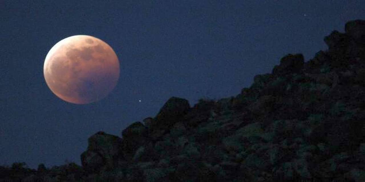 Eclissi di luna di penombra nella sera del 5 Maggio 2023