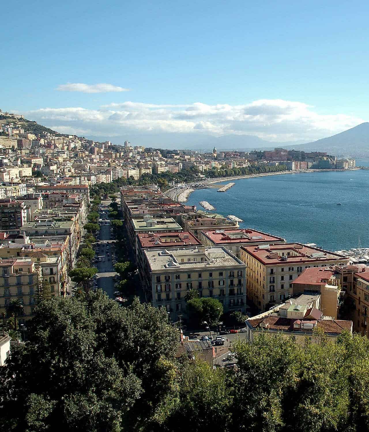 Previsioni meteo Napoli: settimana tra piogge e sole dal 1° al 10 maggio 2 Previsioni meteo Napoli: settimana tra piogge e sole dal 1° al 10 maggio