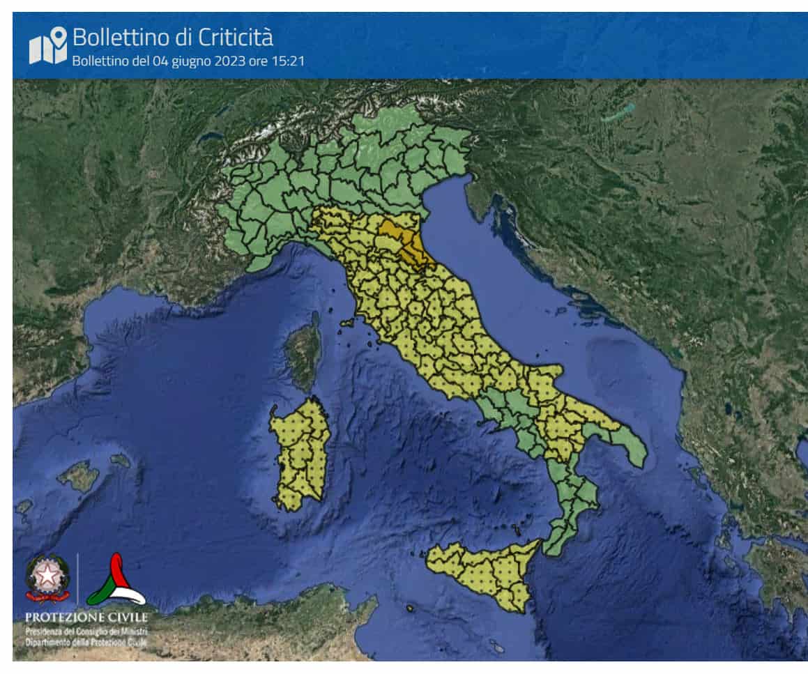 Allerta meteo della Protezione Civile per oggi, lunedì  in quasi tutta Italia