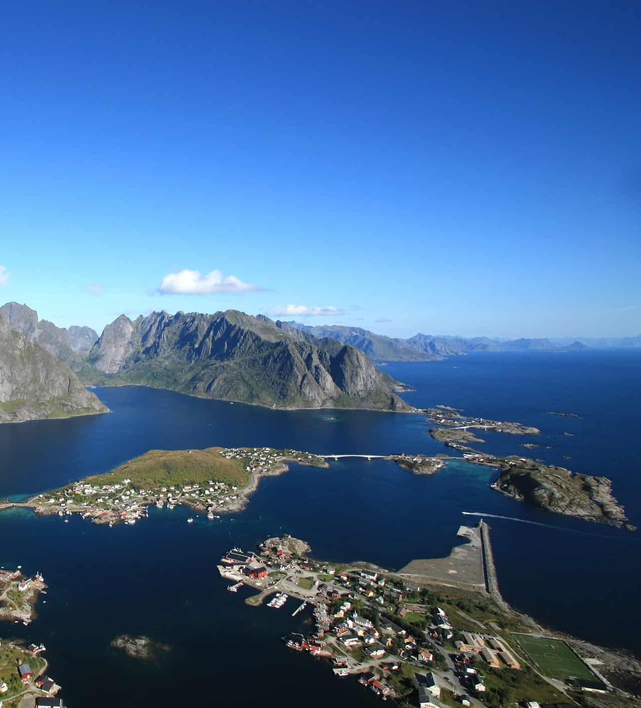 Viaggio tra i fiordi della Norvegia, tra mare e terra. Foto
