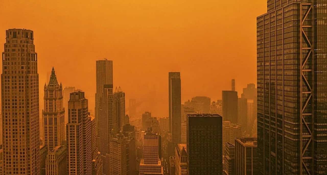 In esclusiva, New York come mai vista prima: le foto della città avvolta dal fumo