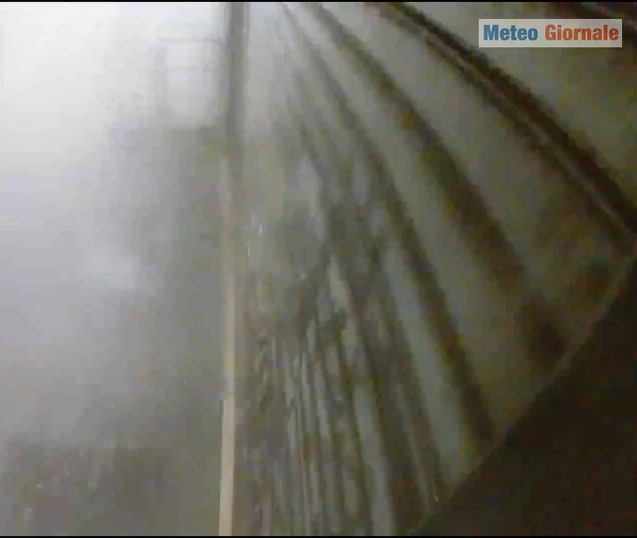 Meteo MILANO, inedito video del downburst della supercella. Visibilità zero