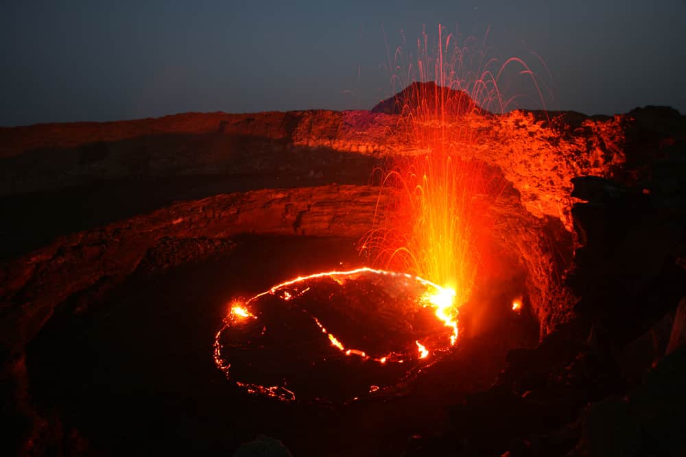 Inizio dell’eruzione vulcanica a nord-ovest di Litli Hrutur, Penisola di Reykjanes, Islanda