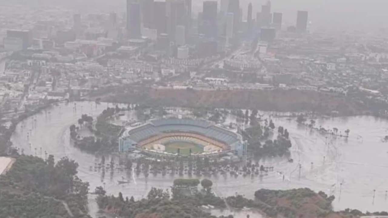 Hilary crea un’illusione ottica che fa sembrare lo stadio Dodger allagato